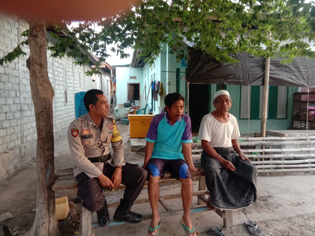 Masyarakat Mitra Polisi, Bhabinkamtibmas Golokempo Sambang Ke Sejumlah Warga