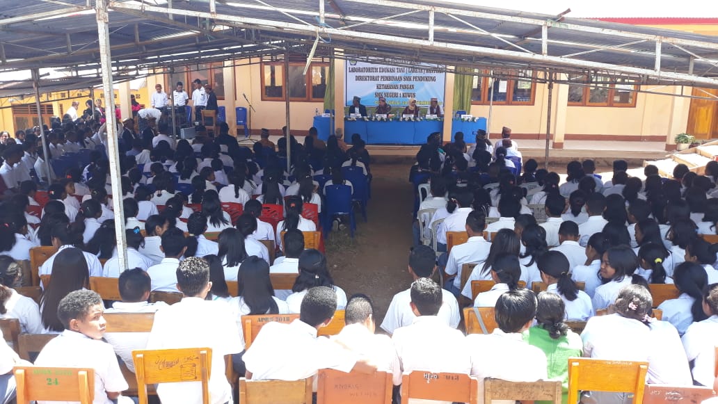 Bhabinkamtibmas Nantal Dampingi Profesor UGM Gelar Pelatihan Pertanian di SMKN 1 Welak