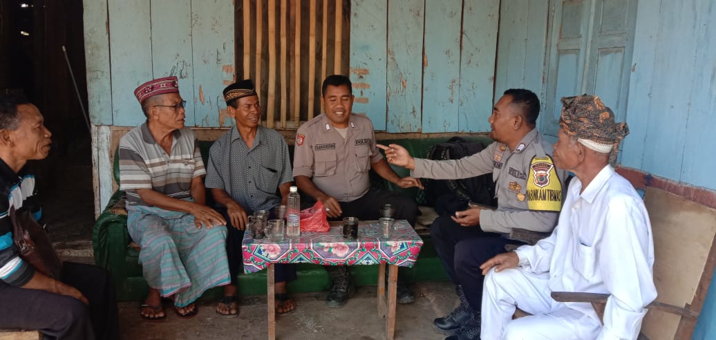 Ciptakan Desa Aman, Kanit Binmas Polsek Sano Nggoang Gandeng Para Tokoh Adat