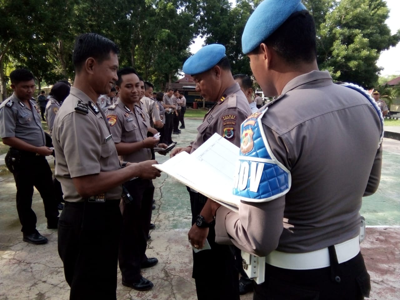 Pemeriksaan Rutin Kelengkapan Data Diri Personel Polres Manggarai Barat