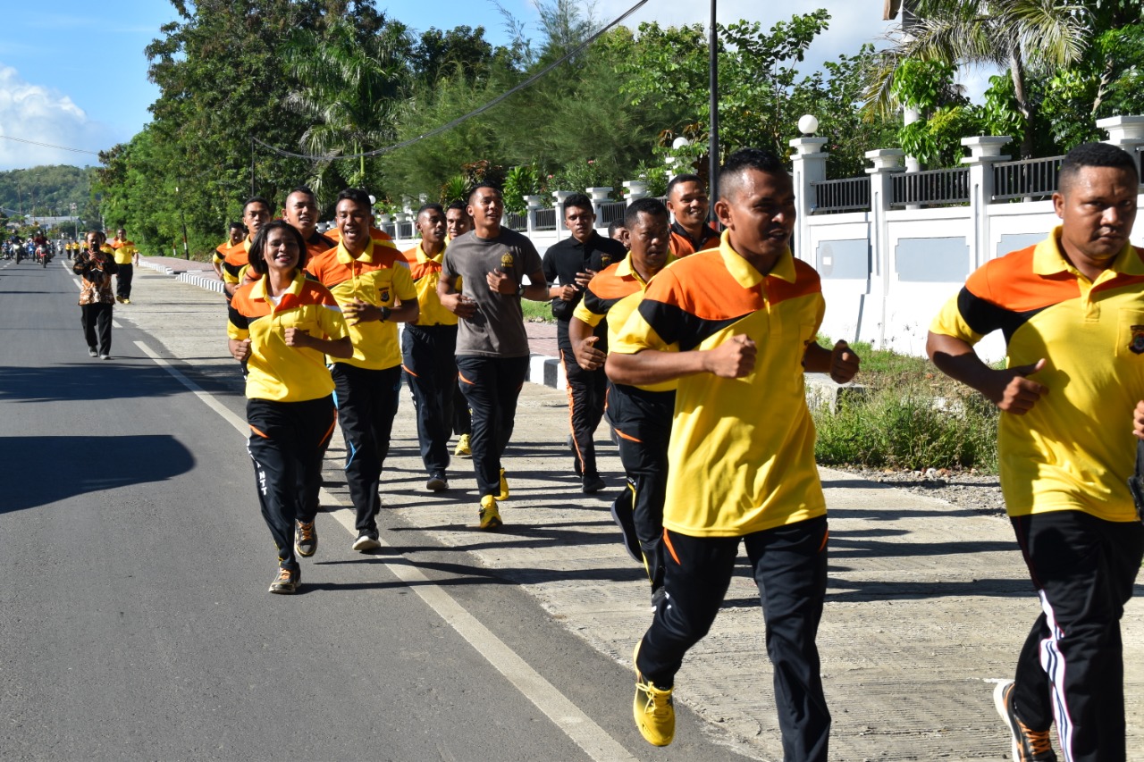 Jumat Sehat, Personil Polres Manggarai Barat Lari Pagi dan Senam Bersama