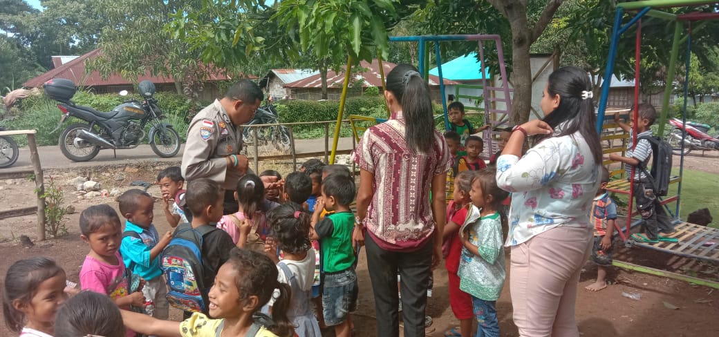 Bermain Bersama Dengan Anak PAUD Di Desa Binaan