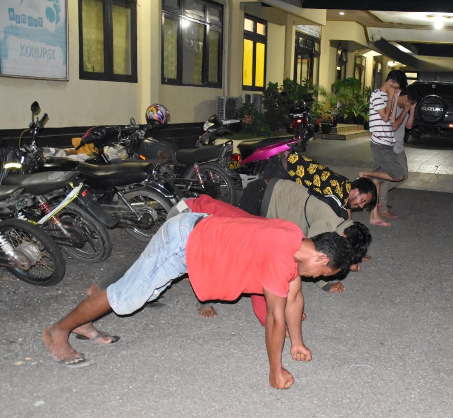 Ditengah Wabah Corona, Enam Pemuda ini Malah Asyik Pesta Miras